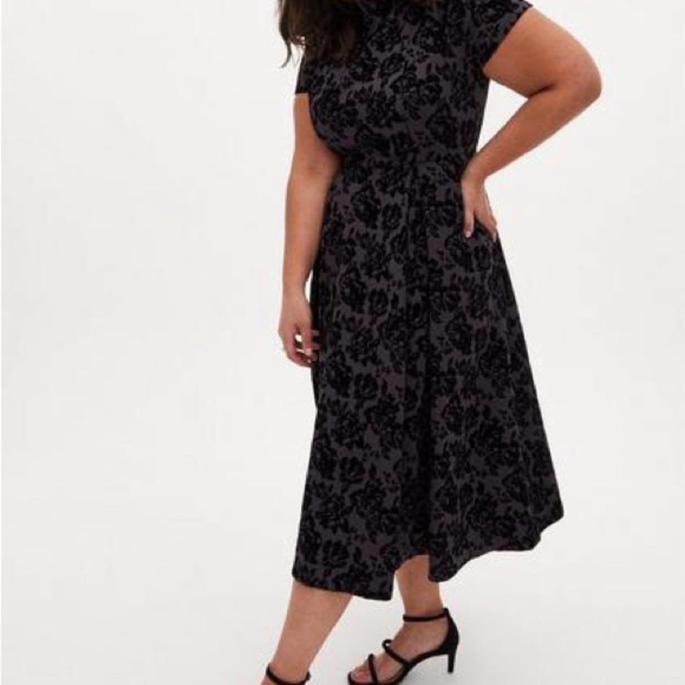 2x Torrid Grey Floral Scuba Knit Mock Neck Midi Skater Dress (18/20).